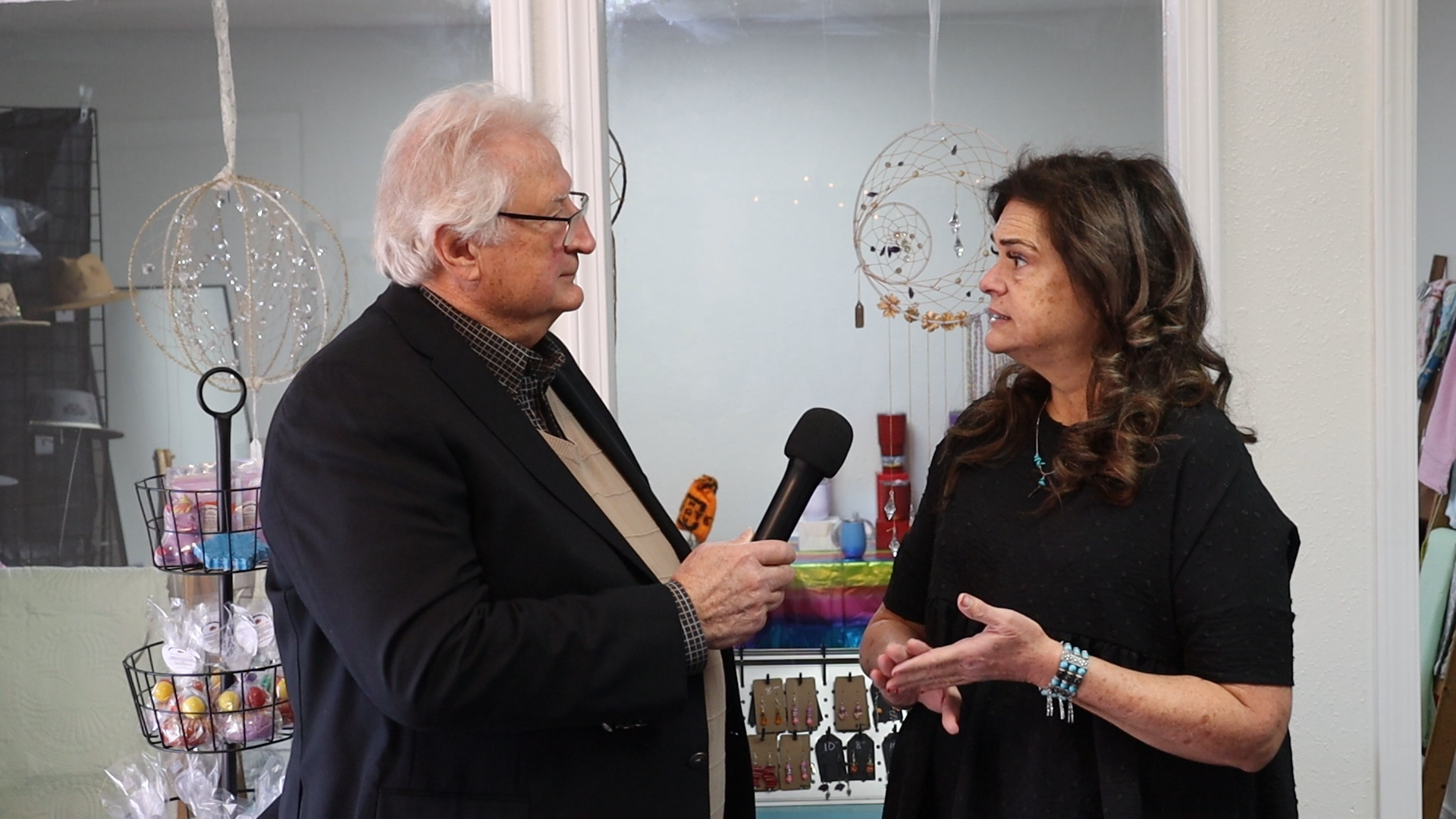 Meet Jennifer at Nini's Bowtique and Sun Lounge Okemah, OK Support