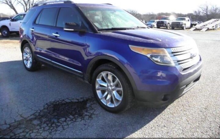 2014 Ford Explorer XLT – Town and Country Auto 