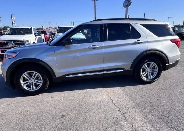 2023 Ford Explorer XLT 