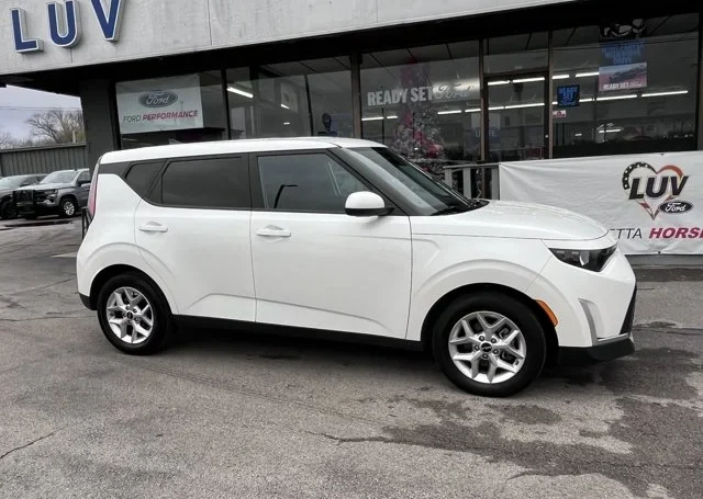2024 Kia Soul LX 