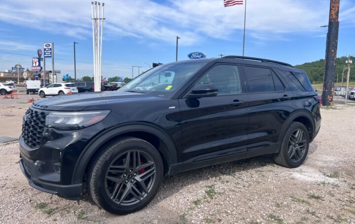 2025 Ford Explorer ST-Line 